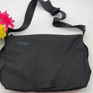 Timbuk2 Black Messenger Computer Bag. TB1753 stuck in the middle with you